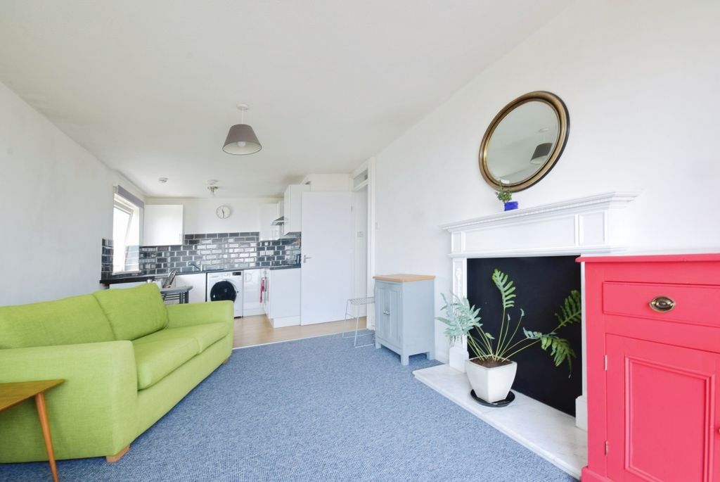 Property photo 2 of 9 Harbour Towers Lo...