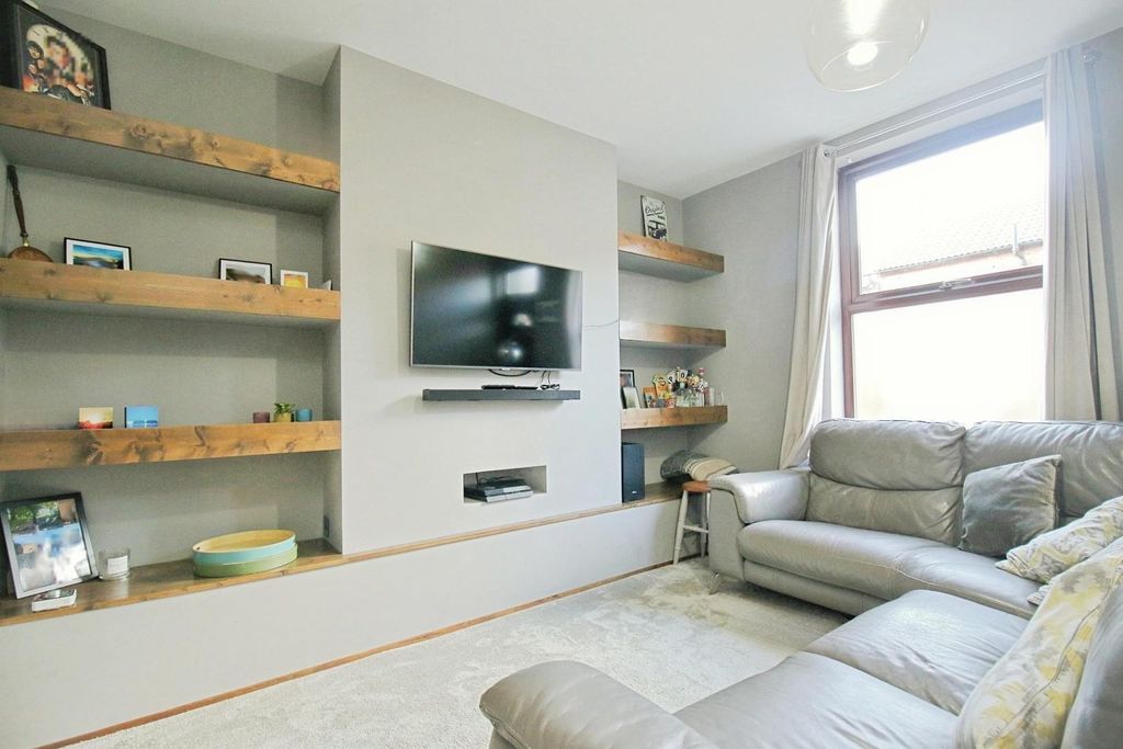 Property photo 2 of 18 Living Room