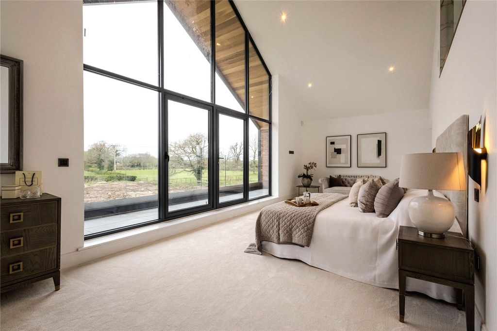 Property photo 2 of 32 Principal Bedroom