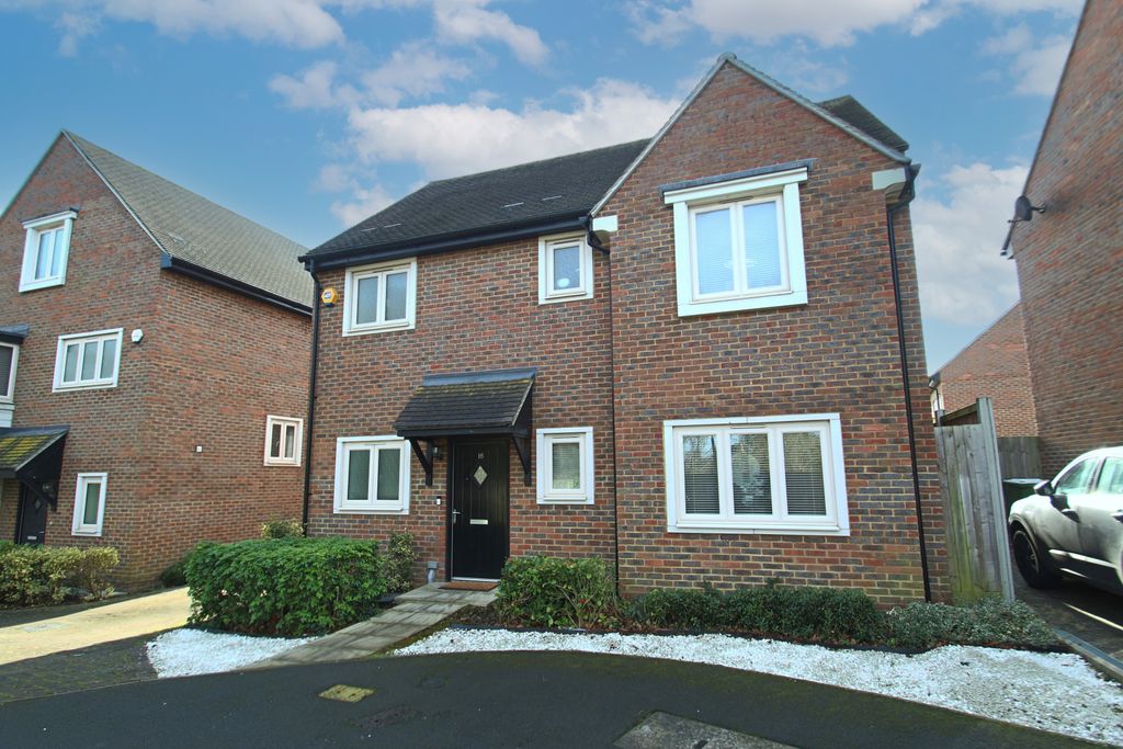 Property photo 1 of 10 Four Bedroom Detached House To Rent In Welling, Da16