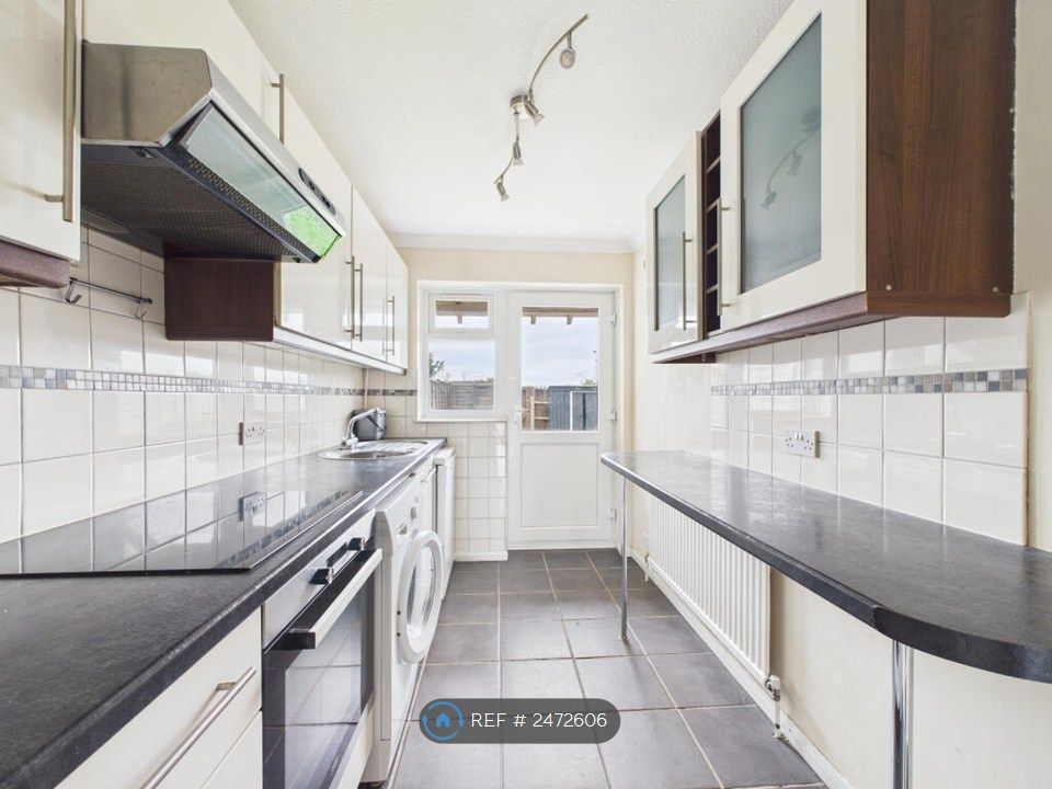 Property photo 2 of 8 Kitchen