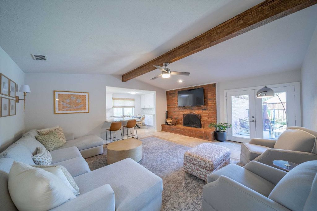 Property photo 1 of 25