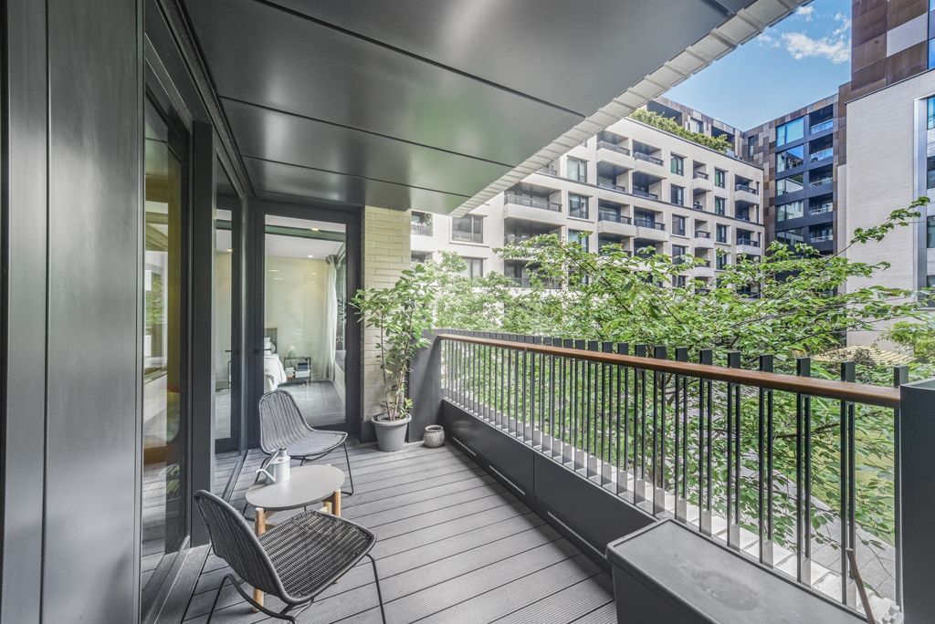 Property photo 2 of 16 Rathbone Square