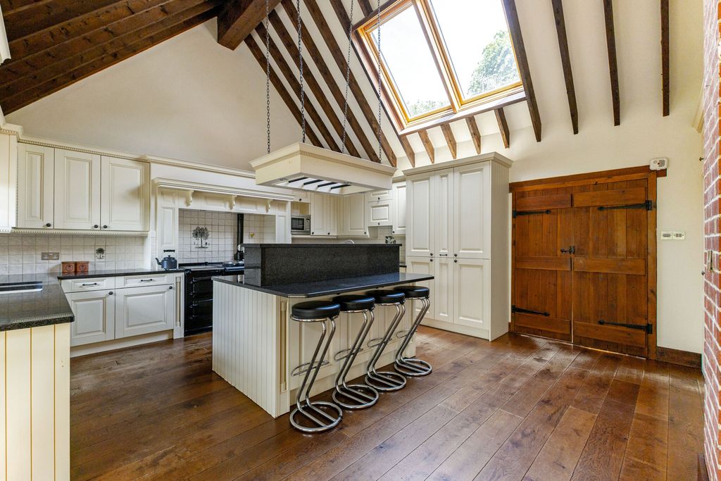 Property photo 2 of 31