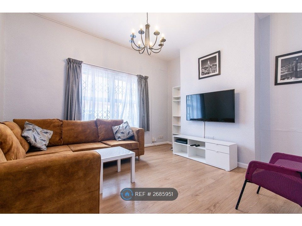 Property photo 2 of 10 Comfortably Furnished Lounge With Large Tv