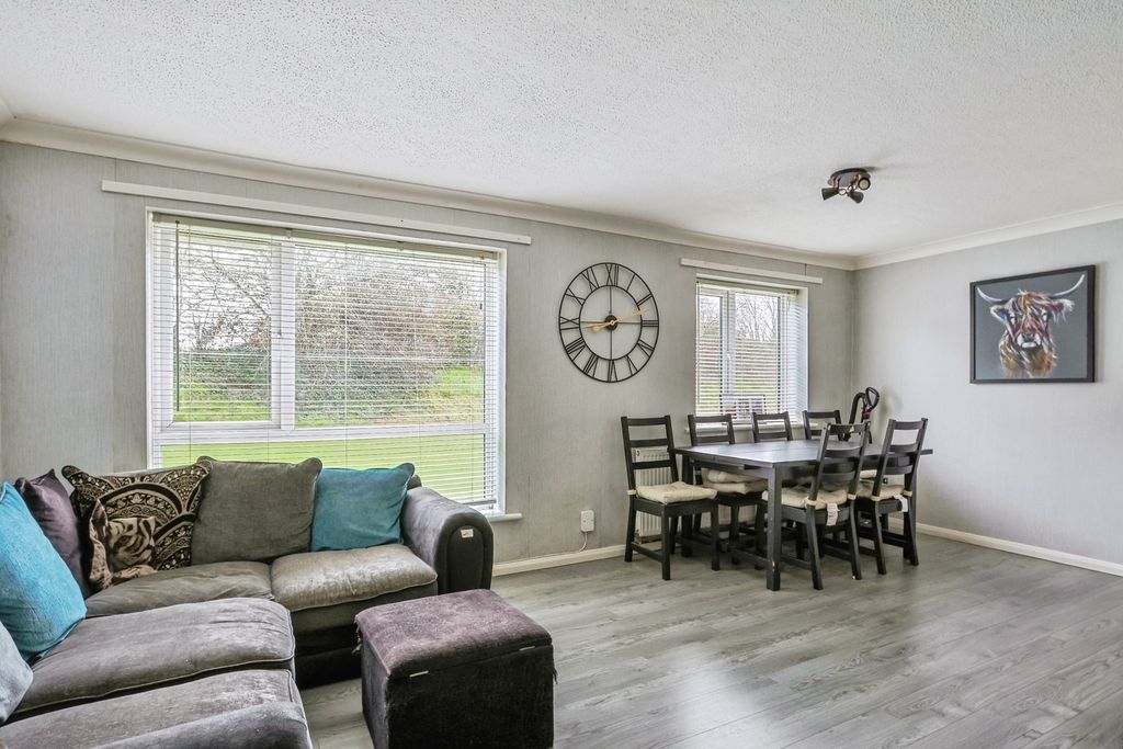 Property photo 3 of 13 Lounge/Diner