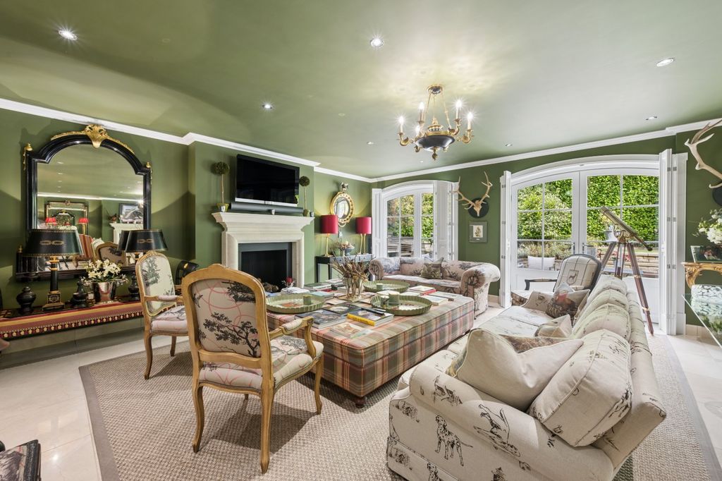 Property photo 3 of 62 Living/Sitting Room