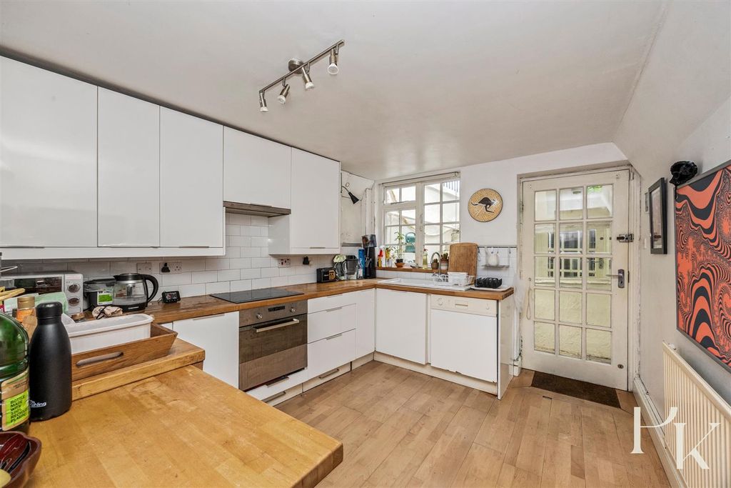Property photo 2 of 18
