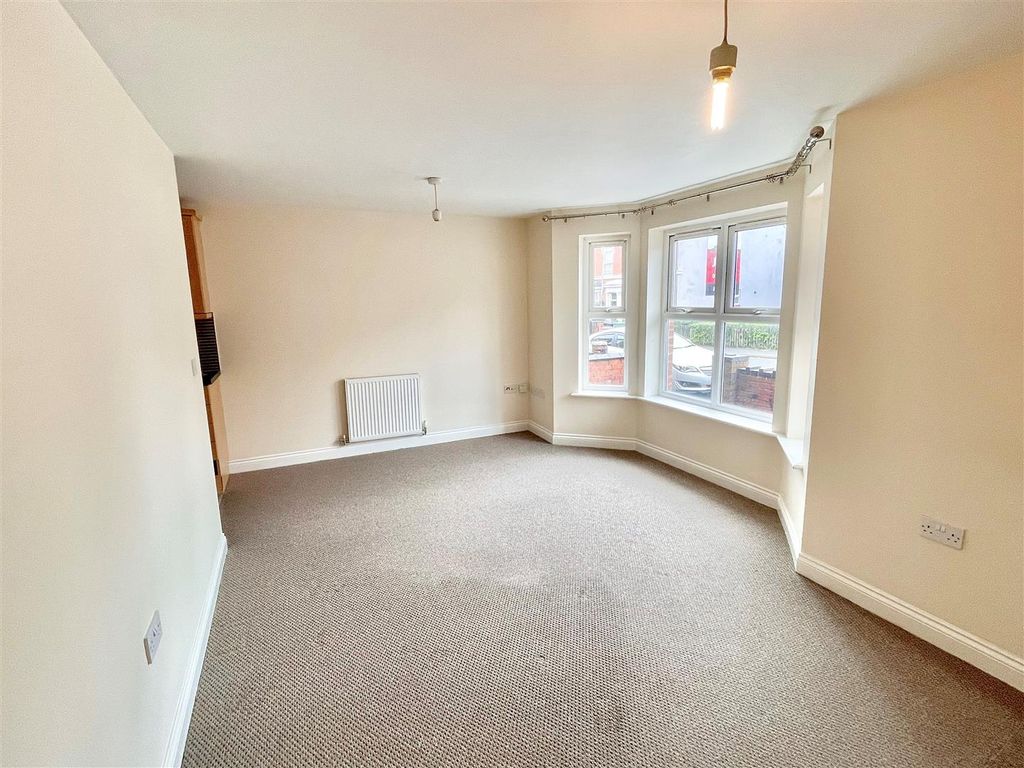 Property photo 2 of 5 Living Room