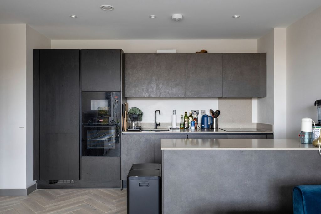 Property photo 2 of 16 99583_Flat 13 10 ...