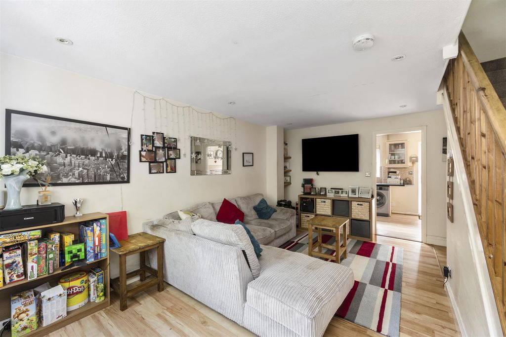 Property photo 2 of 8 Bishopstone Walk 5-007.Jpg