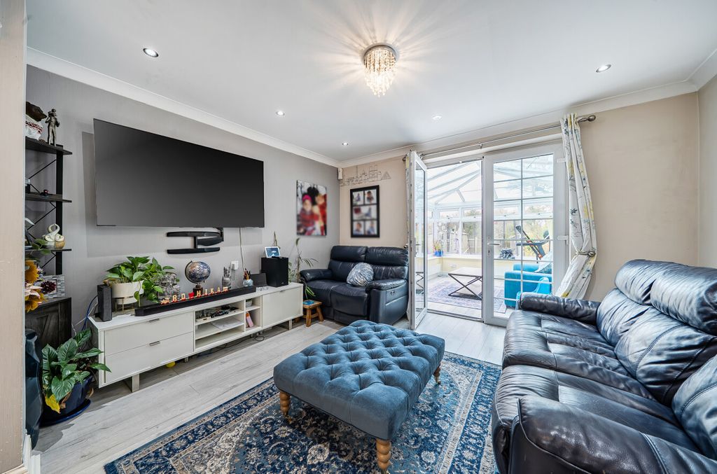 Property photo 2 of 21 1426193-7-69cd609...