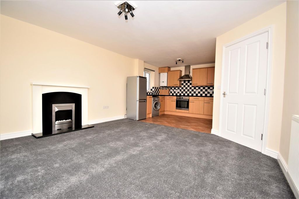Property photo 3 of 8 Lounge Kitchen