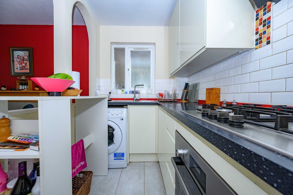 Property photo 3 of 11 Kitchen