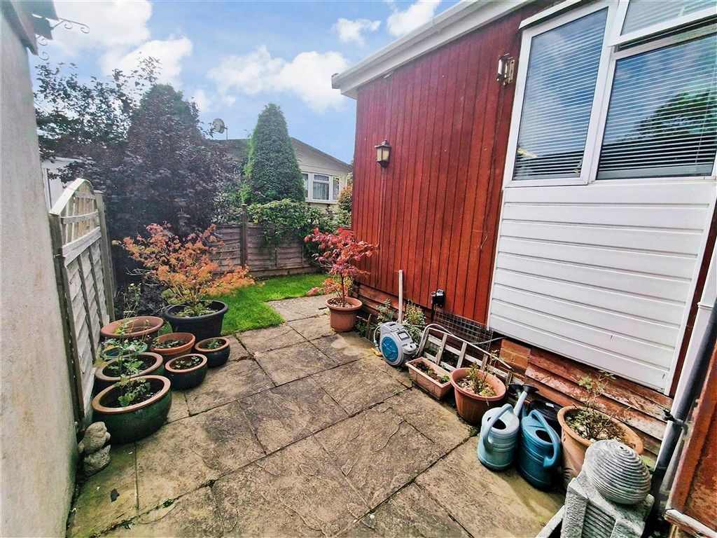 Property photo 2 of 6 Side Garden