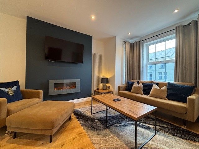 Property photo 2 of 21