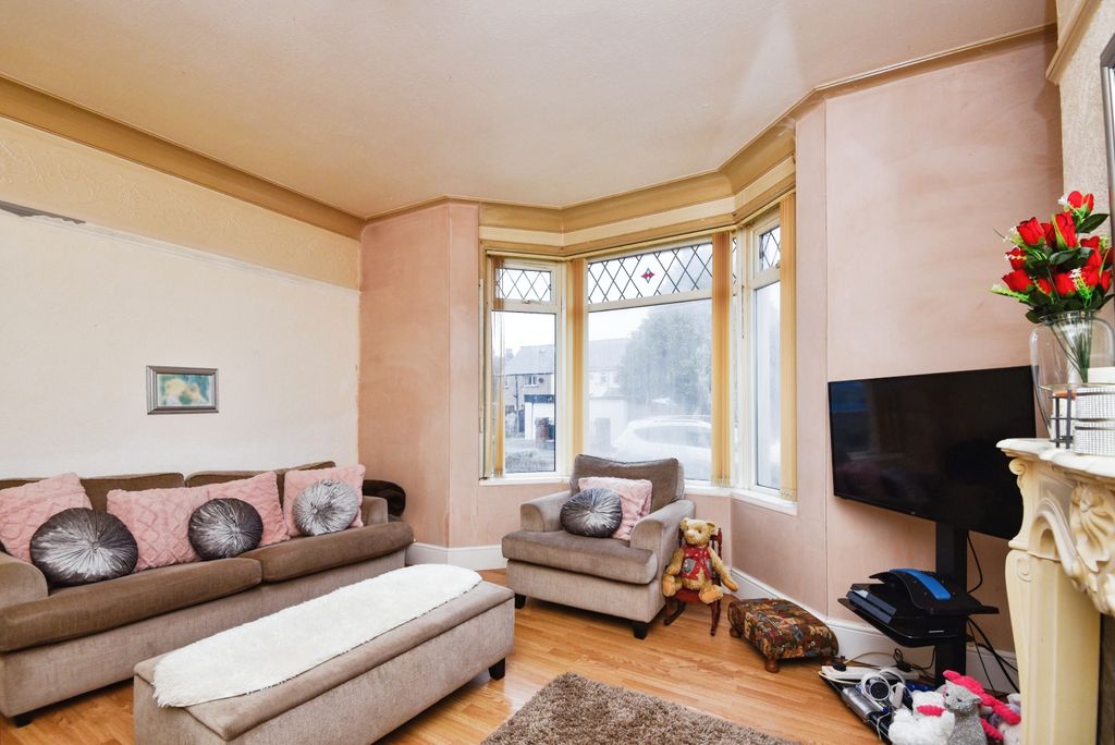 Property photo 3 of 17 Photography