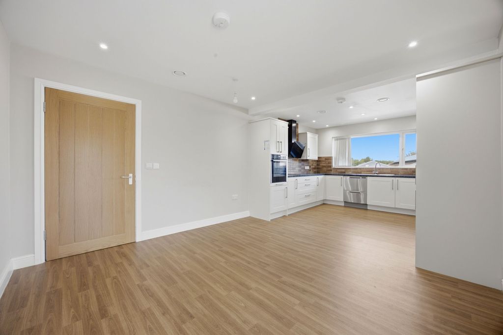 Property photo 2 of 39