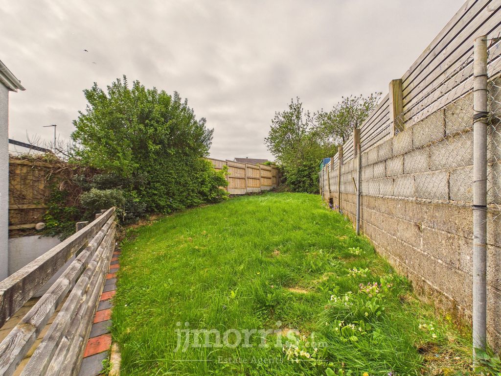 Property photo 2 of 23