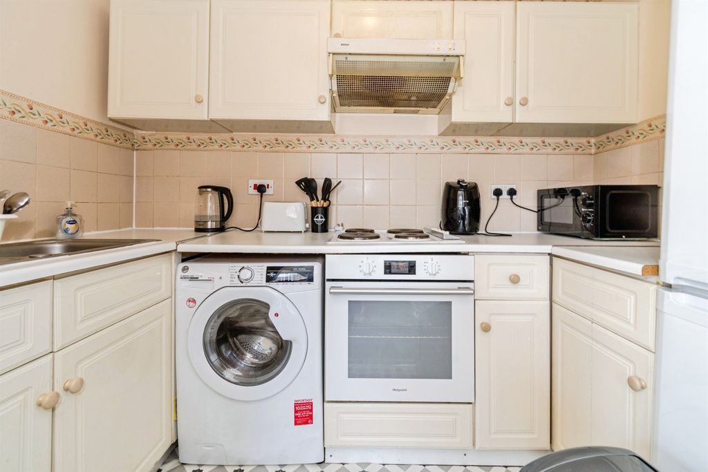 Property photo 2 of 13