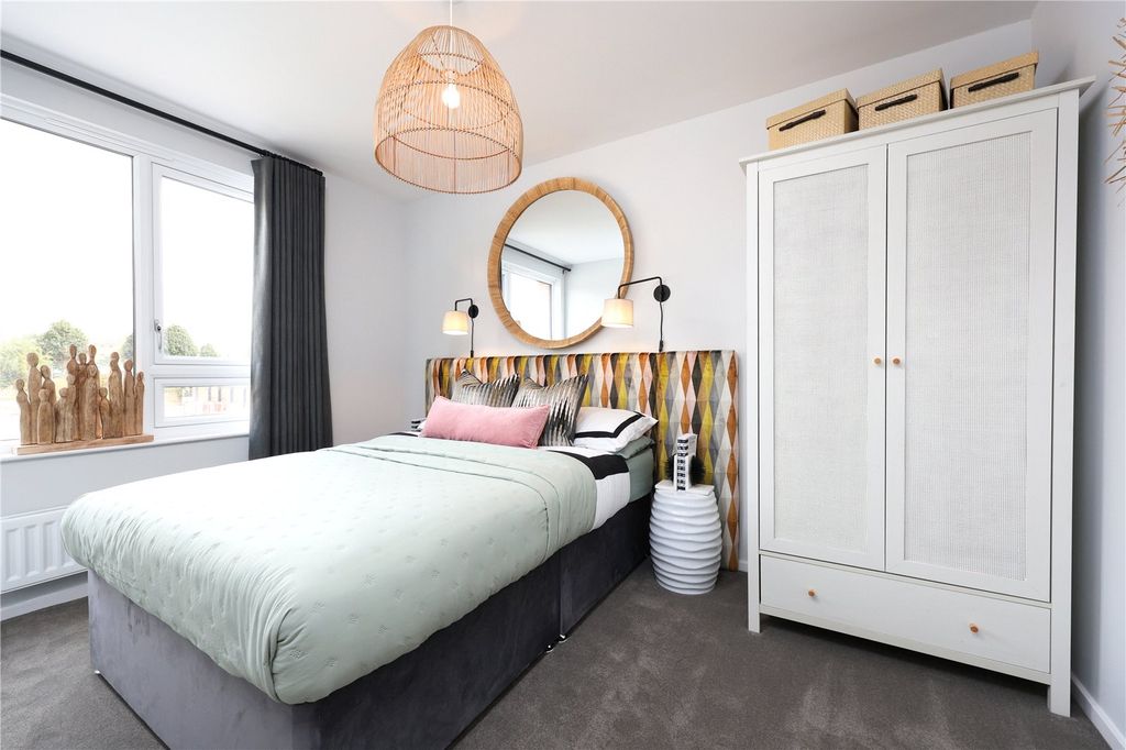 Property photo 2 of 10 Show Home