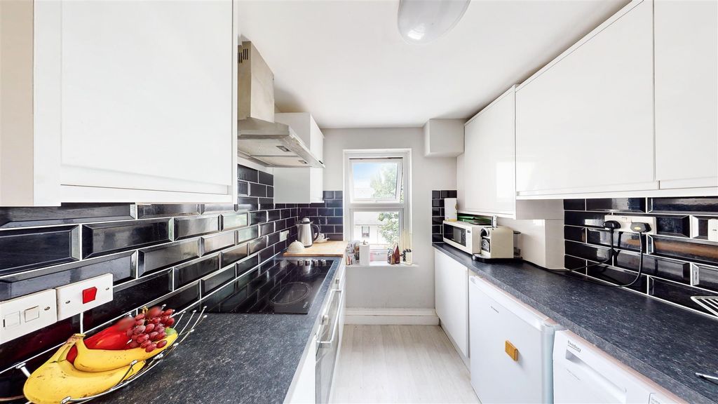 Property photo 2 of 14 Flat 4, Sam Hellen Court - Rfvng0Qayqbydhgyhxid.Jp