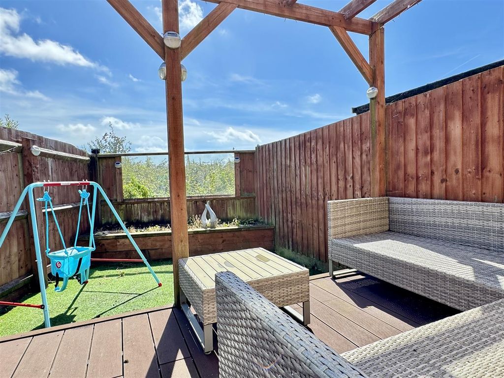 Property photo 2 of 25