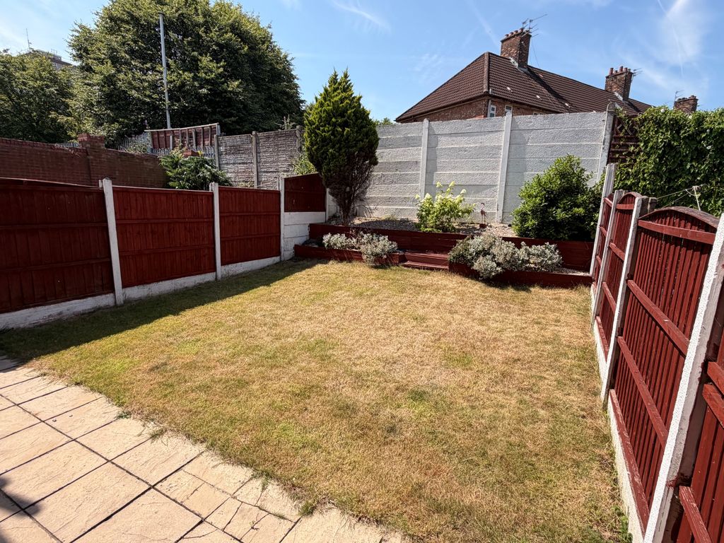 Property photo 2 of 9 Garden