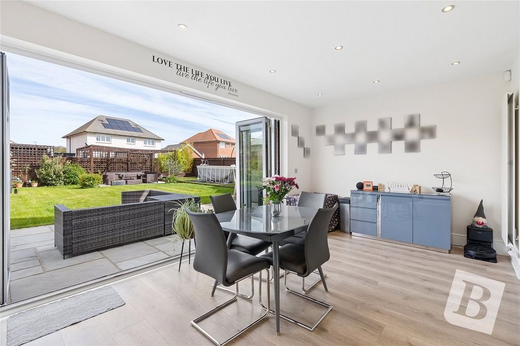 Property photo 2 of 20 Dining