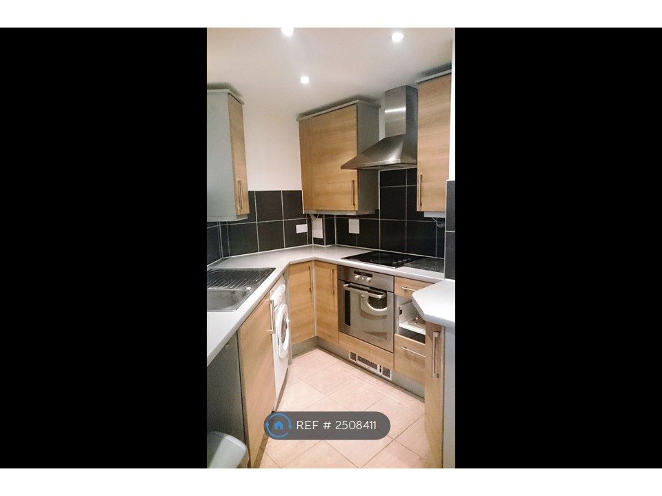 Property photo 3 of 10 Kitchen