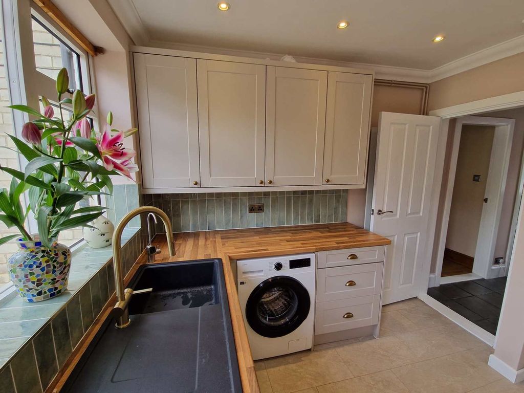 Property photo 2 of 16 Kitchen