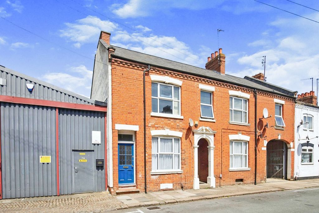 Property photo 1 of 10 Front