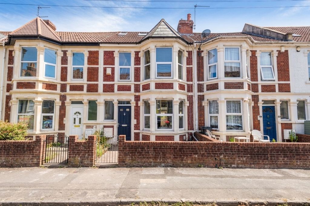 Property photo 1 of 32 Grove Park Road