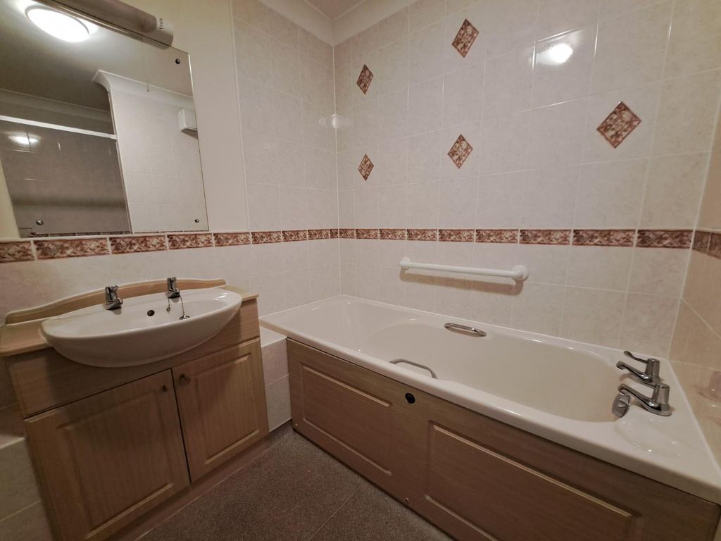 Property photo 2 of 12 Bathroom2.Jpg