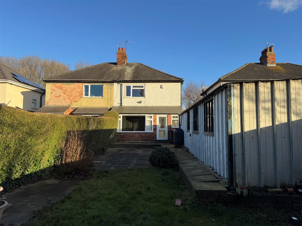 Property photo 1 of 18 88 Anlaby Road Garden 1.Jpg