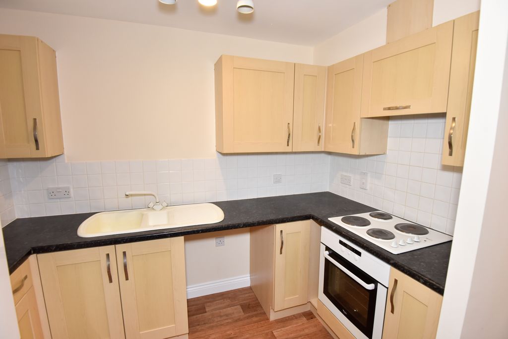 Property photo 2 of 8 Kitchen