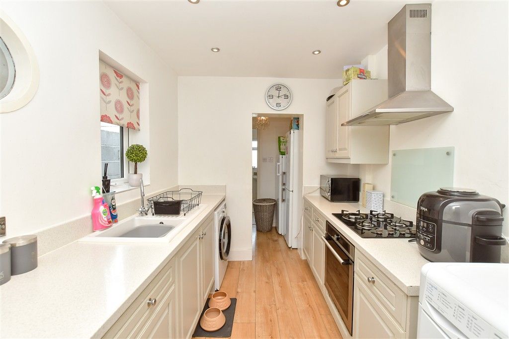 Property photo 3 of 9 Kitchen