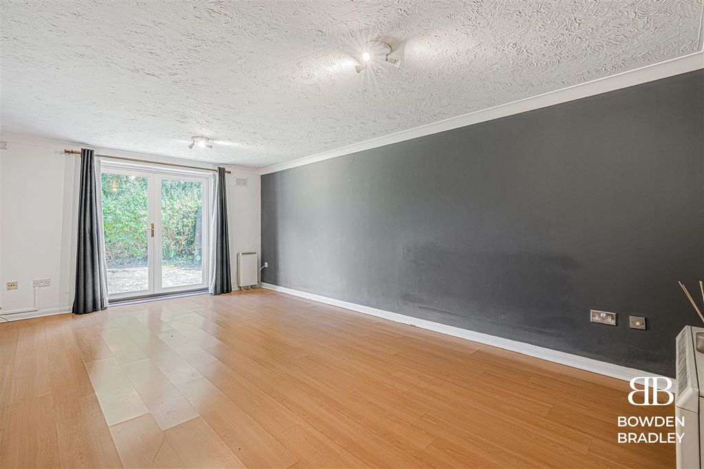 Property photo 3 of 12 Living Room