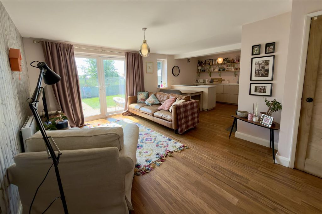 Property photo 3 of 27