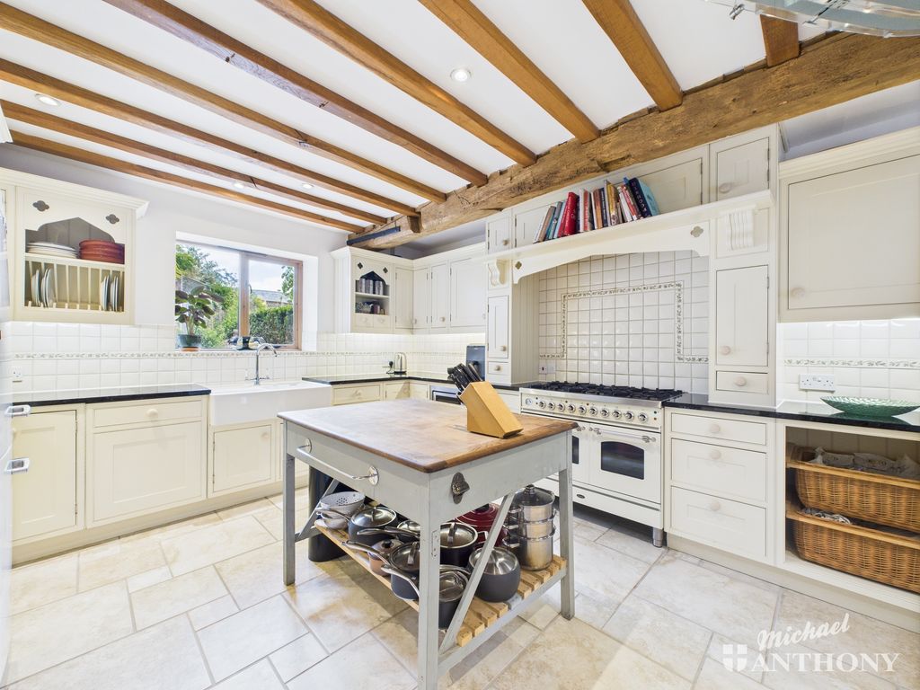 Property photo 3 of 38 Cam02773G0-Pr0316-Still046