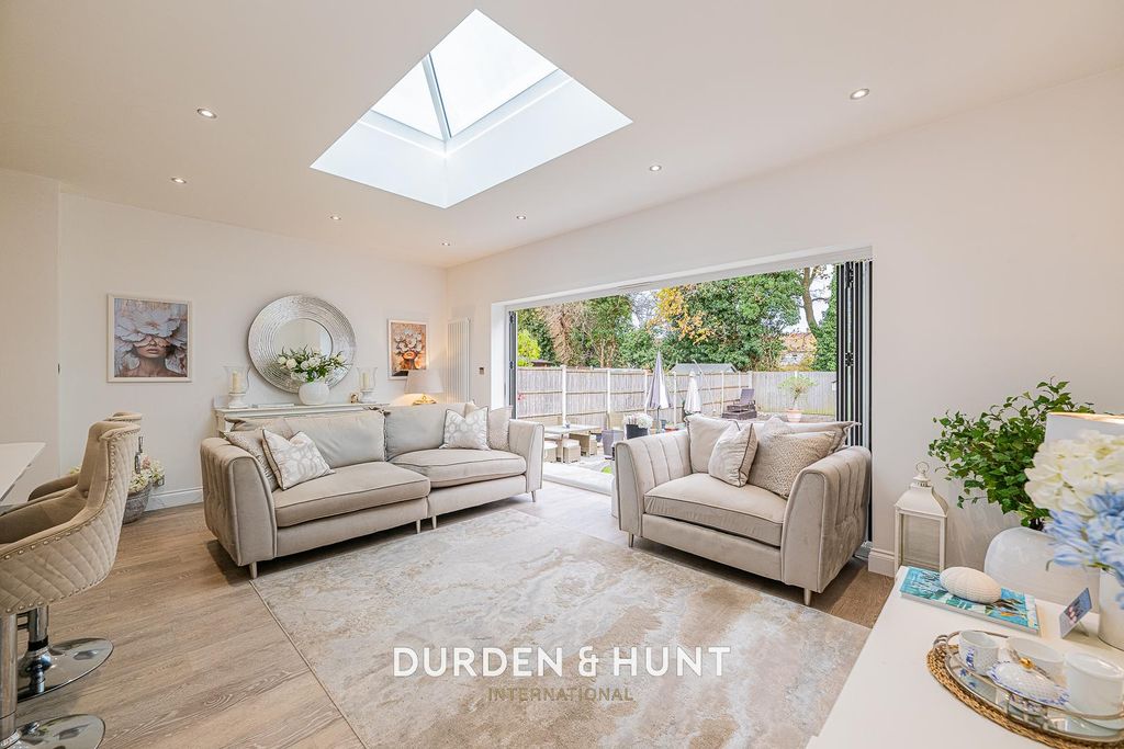 Property photo 2 of 22 Woodhall-34.Jpg