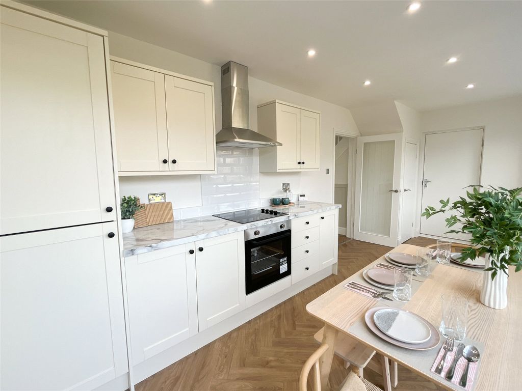 Property photo 2 of 24 Dining Kitchen