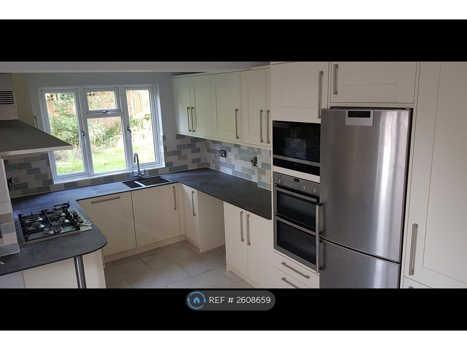 Property photo 3 of 12 Kitchen