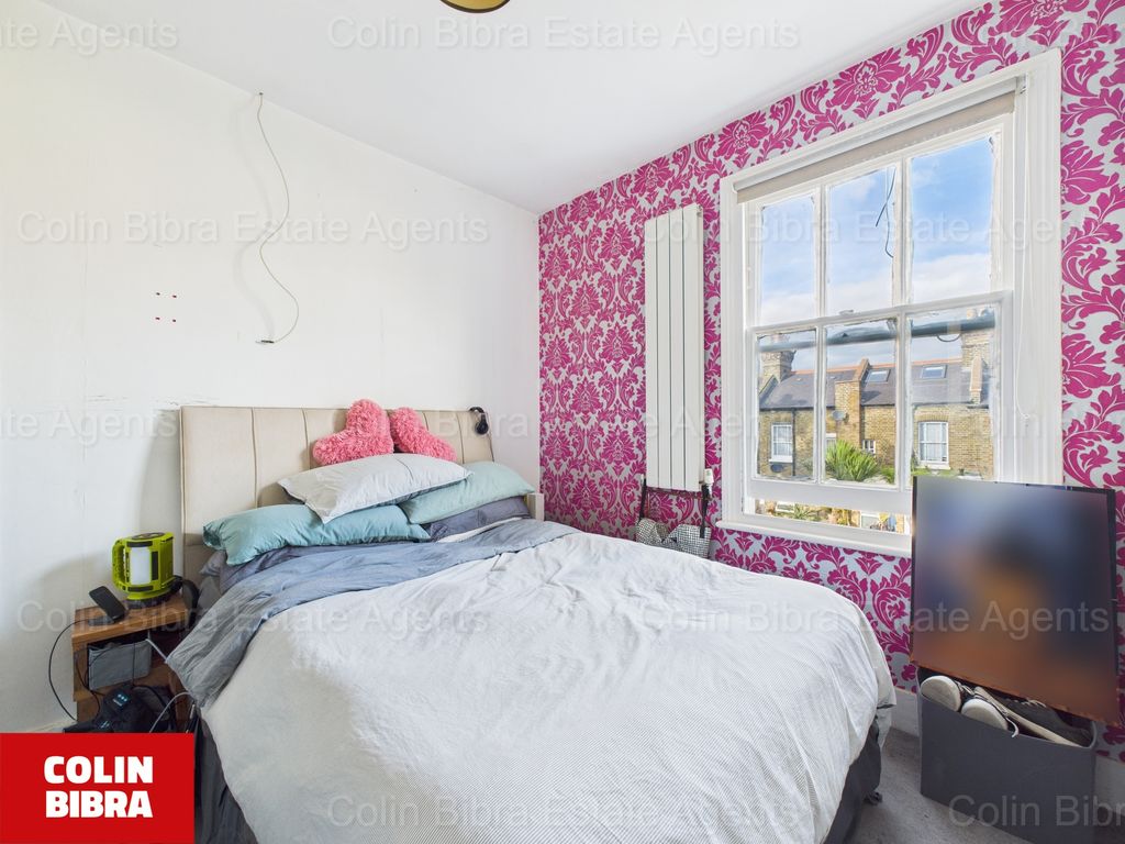 Property photo 3 of 13 Cam04175G0-Pr0050-Still022