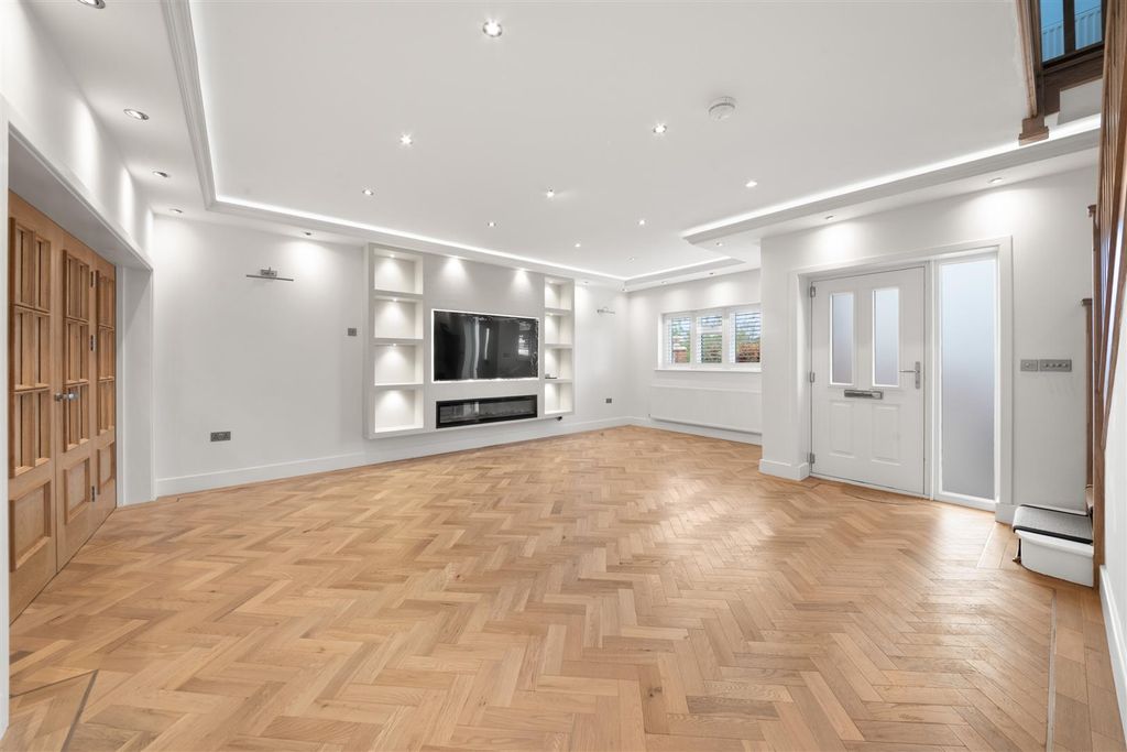 Property photo 2 of 22