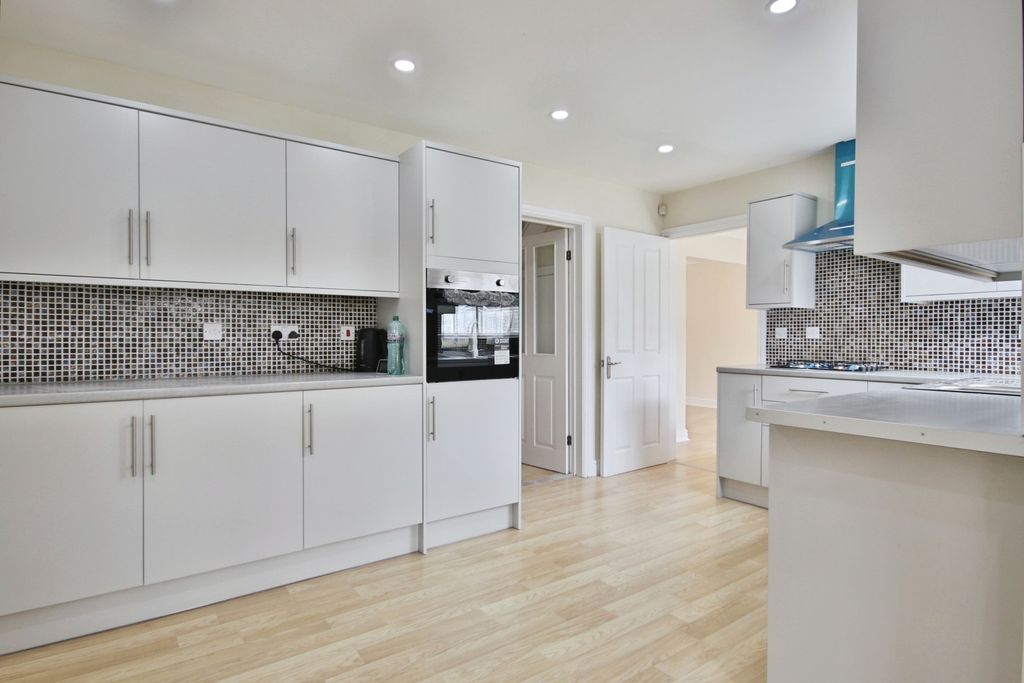 Property photo 2 of 23 4252465