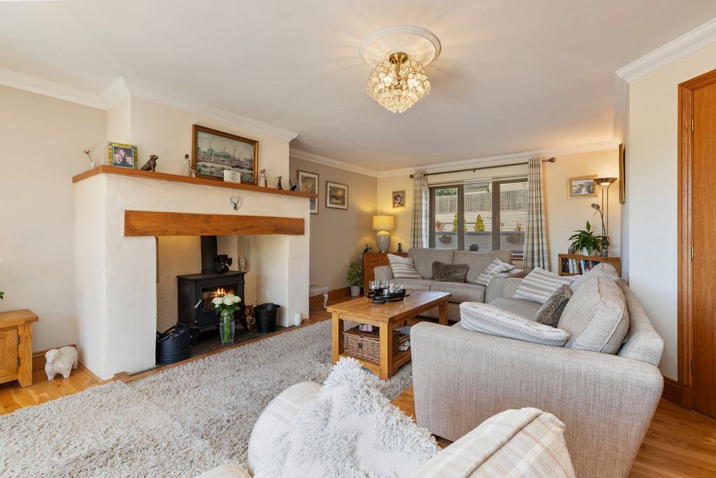 Property photo 3 of 44