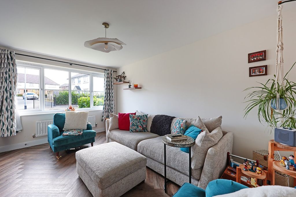 Property photo 2 of 13 4172101