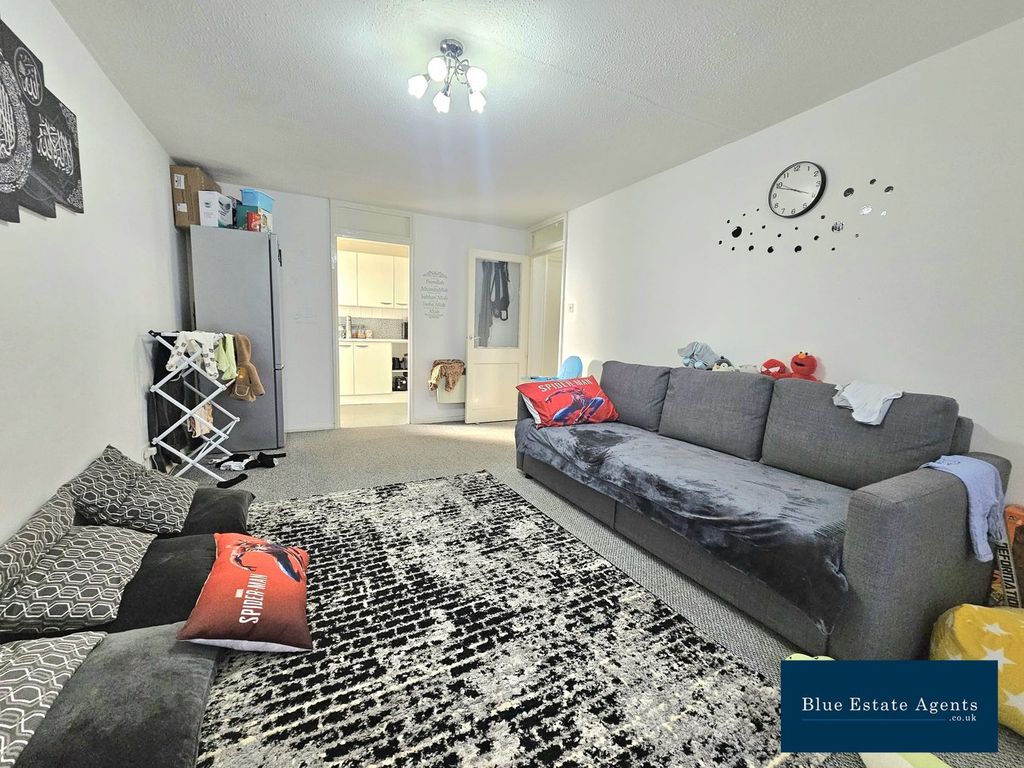 Property photo 2 of 8 Lounge