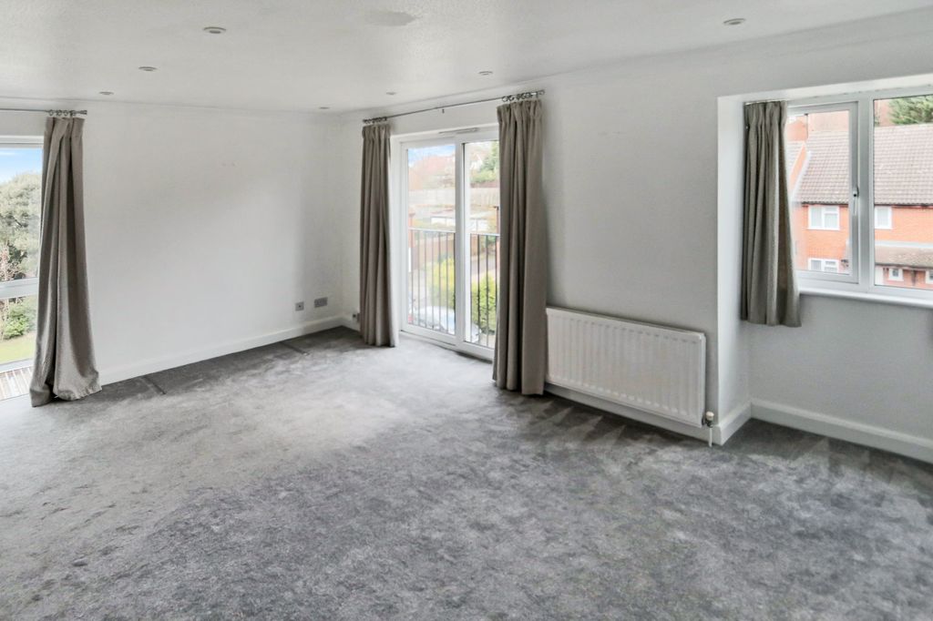 Property photo 3 of 12